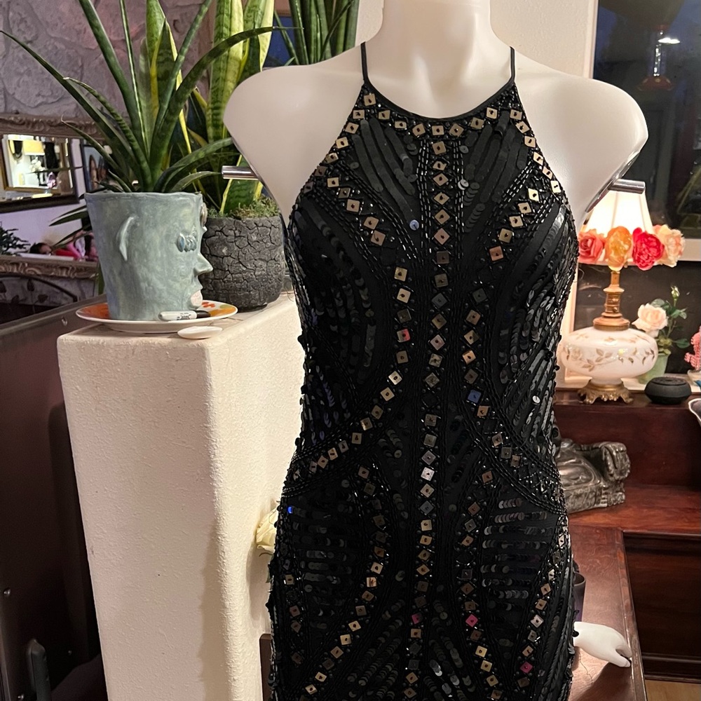 Parker polyester cocktail dress; beaded accents; sleeveless; size unknown